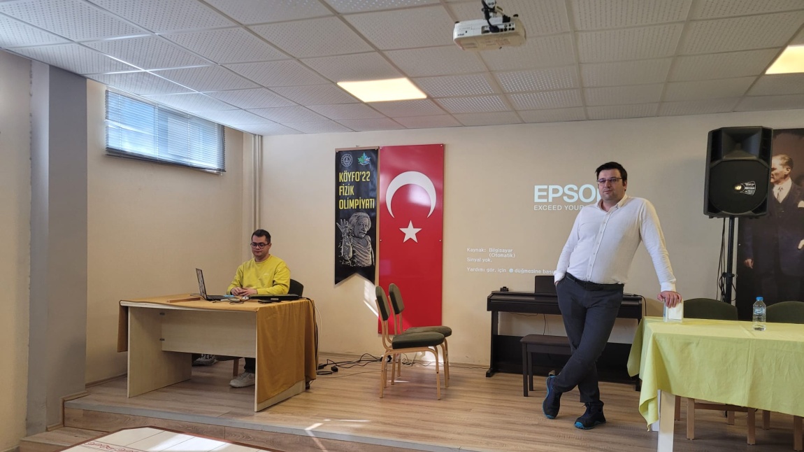 Aydın Bozdemir'den  Okulumuz 12. Sınıf Öğrencilerine Girişimcilik, İnovasyon ve Yapay Zeka Semineri